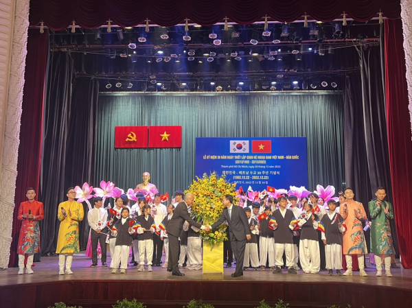 TP Hồ Chí Minh tổ chức lễ kỷ niệm 30 năm thiết lập quan hệ ngoại giao Việt Nam - Hàn Quốc -0