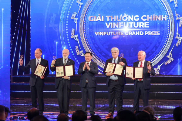 Giải thưởng chính VINFUTURE 2022 trị gía 3 triệu đô được trao cho 5 nhà khoa học phát minh ra công nghệ mạng toàn cầu -0
