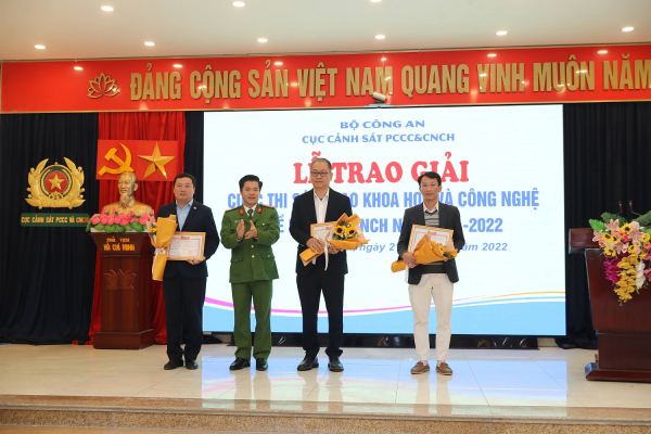 Trao giải cuộc thi “Sáng tạo khoa học và công nghệ về PCCC và CNCH” -0