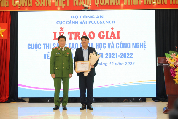 Trao giải cuộc thi “Sáng tạo khoa học và công nghệ về PCCC và CNCH” -0