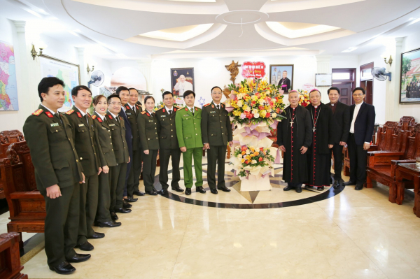 Công an tỉnh Nghệ An: Chúc mừng Tòa Giám mục Giáo phận Vinh nhân Lễ Giáng sinh 2022 -0