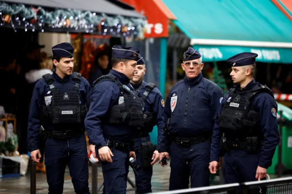 Người đàn ông 69 tuổi nổ súng điên cuồng trên phố Paris, 3 người chết -0
