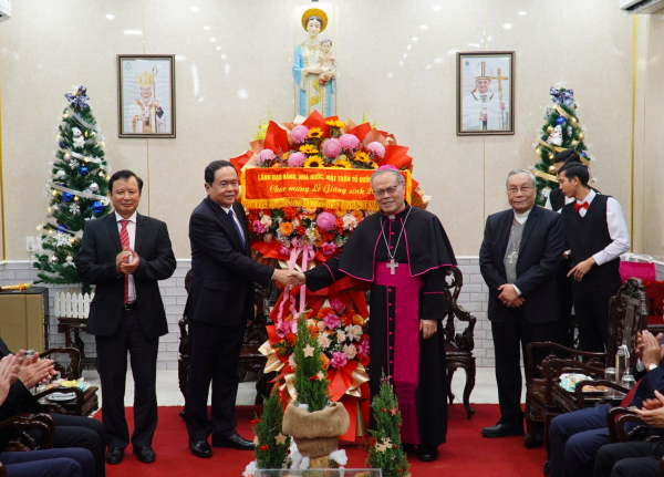 Phó Chủ tịch Thường trực Quốc hội Trần Thanh Mẫn chúc mừng Giáng sinh Tổng Giáo phận Huế  -0