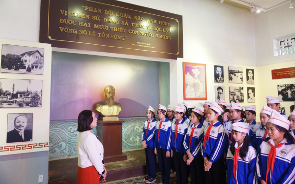 Thừa Thiên-Huế kỷ niệm 155 ngày sinh chí sĩ yêu nước Phan Bội Châu -0