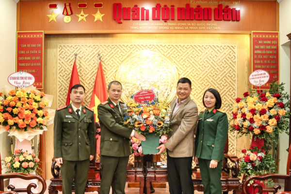 Leader of People’s Public Security Newspaper visits People's Army Newspaper  -0