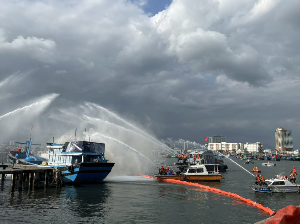 Đảm bảo bảo an toàn PCCC và cứu nạn cứu hộ khi xảy ra tình huống nguy cấp tại các âu thuyền, cảng cá Đà Nẵng -3
