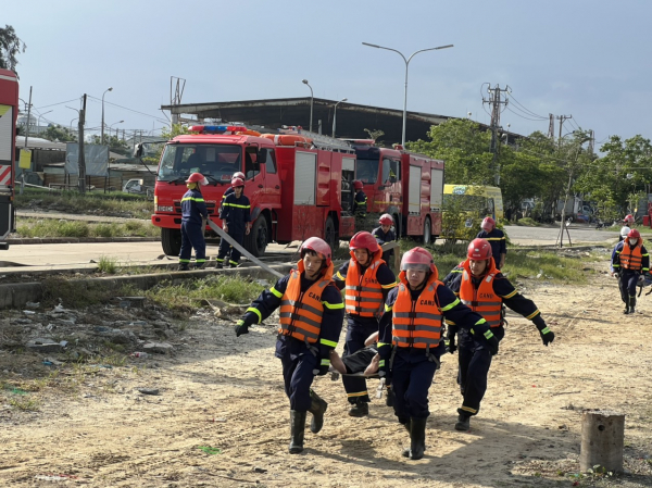 Đảm bảo bảo an toàn PCCC và cứu nạn cứu hộ khi xảy ra tình huống nguy cấp tại các âu thuyền, cảng cá Đà Nẵng -1