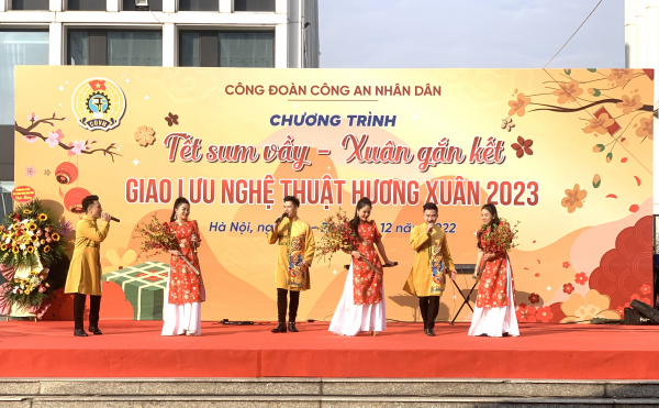 Ấm áp chương trình “Tết sum vầy – Xuân gắn kết”  Quý Mão 2023 -0