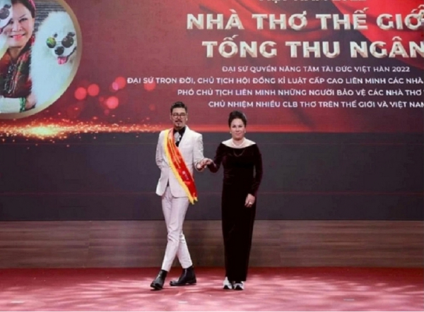 Thanh tra vụ việc vinh danh “nhà thơ thế giới” ở Quảng Ninh -0
