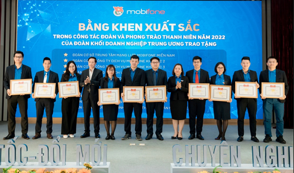 Đoàn MobiFone nhận Cờ thi đua xuất sắc công tác Đoàn  và phong trào thanh niên năm 2022 -0