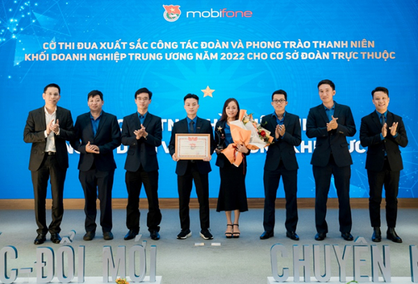 Đoàn MobiFone nhận Cờ thi đua xuất sắc công tác Đoàn  và phong trào thanh niên năm 2022 -0