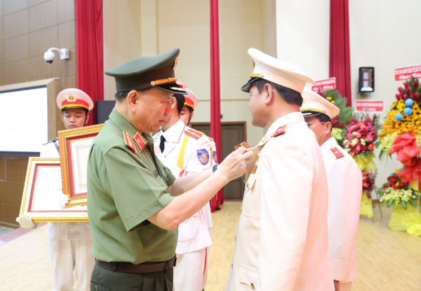 Bộ trưởng Tô Lâm: Công an TP Hồ Chí Minh phải quyết liệt xử lý tội phạm cướp, cướp giật -0