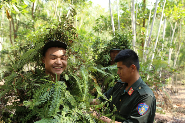 Cảnh sát đặc nhiệm chống khủng bố “tàng hình”, vây bắt đối tượng - 0