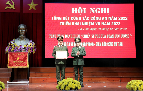 Thứ trưởng Lương Tam Quang biểu dương và chúc mừng Công an Hà Tĩnh trong thực hiện Đề án 06 -0