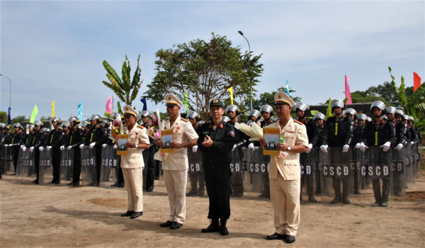 Công an TP Hồ Chí Minh ra mắt “quả đấm thép” mới  -1