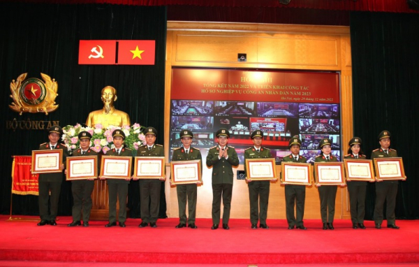 Deputy Minister Le Quoc Hung attends year-end conference of Department of Criminal Records and Archives - 1