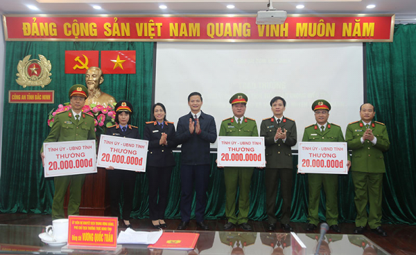 Thưởng nóng các đơn vị điều tra vụ án giết người tại xã Mão Điền, huyện Thuận Thành -0