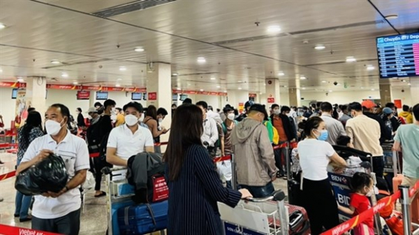 Tan Son Nhat Airport prepares for peak season on New Year holiday -0