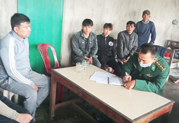 Liên tiếp cứu sống nhiều ngư dân tàu cá gặp nạn trên biển -0