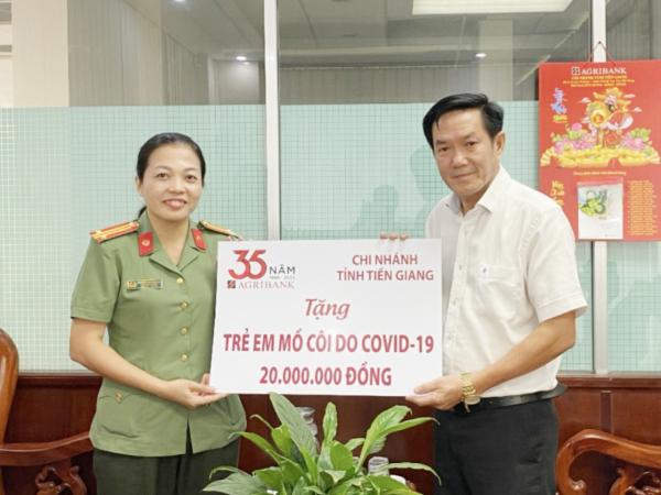 Công đoàn cơ sở Agribank Tiền Giang hỗ trợ 20 triệu đồng cho chương trình “Mẹ đỡ đầu” -0