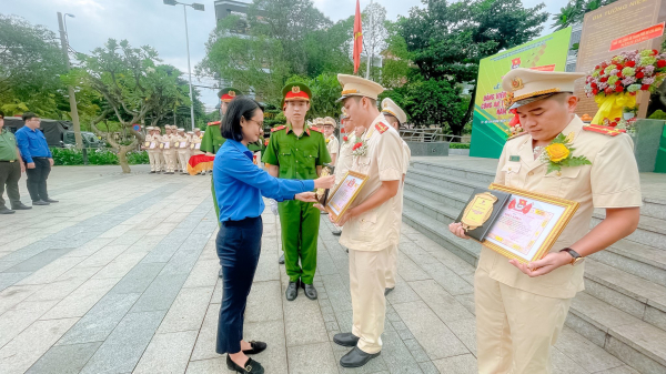 Tuyên dương 55 gương Đảng viên trẻ xuất sắc Công an TP Hồ Chí Minh  -0