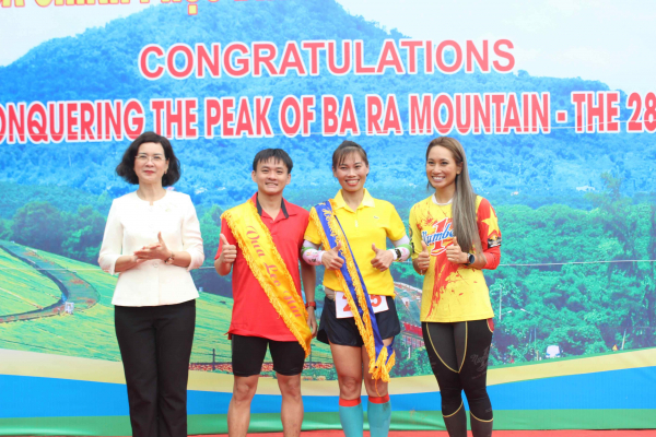 Gần 900 VĐV tham gia Giải Vô địch quốc gia Việt dã leo núi Bà Rá -0