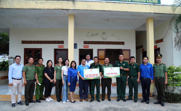 Tuổi trẻ Công an TP Hồ Chí Minh và “Hành trình nghĩa tình biên giới, hải đảo” xuân Quý Mão  -0