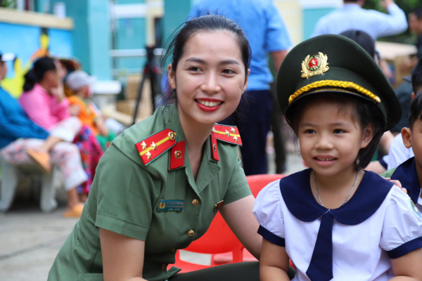 Tuổi trẻ Công an TP Hồ Chí Minh và “Hành trình nghĩa tình biên giới, hải đảo” xuân Quý Mão  -0