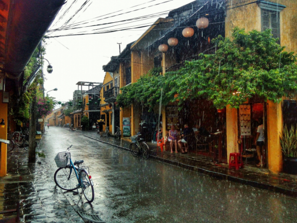 Mưa giông khắp Trung và Nam Bộ, nhiều nơi mưa to -0