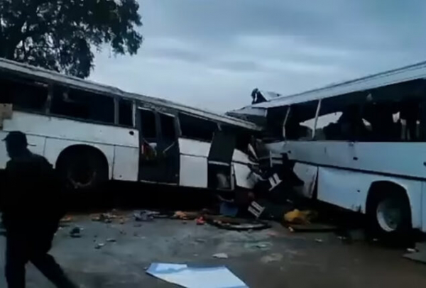 Tai nạn xe buýt thảm khốc tại Senegal, ít nhất 40 người chết -0