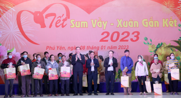 Thủ tướng Phạm Minh Chính dự Chương trình “Tết sum vầy - Xuân gắn kết” tại Phú Yên -0