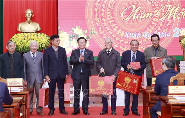 Chủ tịch Quốc hội Vương Đình Huệ thăm, chúc Tết Đảng bộ, chính quyền và nhân dân tỉnh Quảng Bình -0