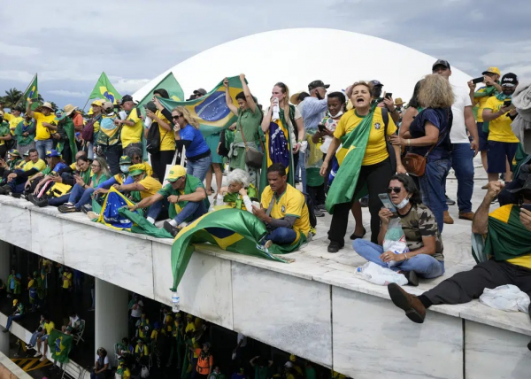 Thủ đô Brazil thất thủ, người biểu tình tràn vào phá hoại dinh tổng thống  - 2