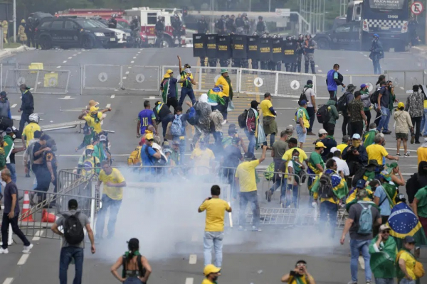 Thủ đô Brazil thất thủ, người biểu tình tràn vào phá hoại dinh tổng thống  - 4