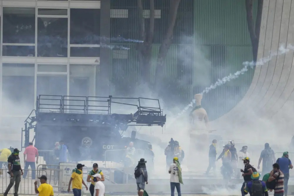 Thủ đô Brazil thất thủ, người biểu tình tràn vào phá hoại dinh tổng thống  - 5