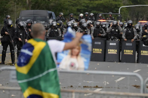 Thủ đô Brazil thất thủ, người biểu tình tràn vào phá hoại dinh tổng thống  - 6