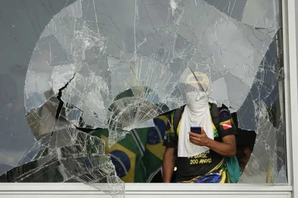 Thủ đô Brazil thất thủ, người biểu tình tràn vào phá hoại dinh tổng thống  - 7