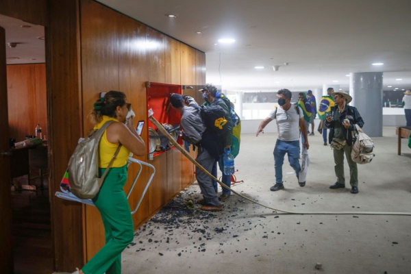 Thủ đô Brazil thất thủ, người biểu tình tràn vào phá hoại dinh tổng thống  - 8