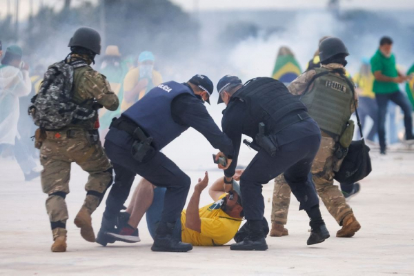 Thủ đô Brazil thất thủ, người biểu tình tràn vào phá hoại dinh tổng thống  - 2