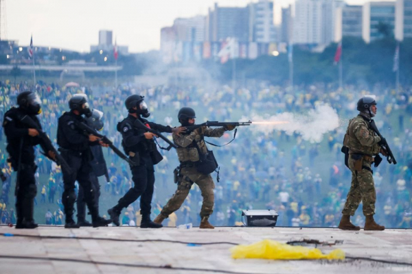 Thủ đô Brazil thất thủ, người biểu tình tràn vào phá hoại dinh tổng thống  - 3
