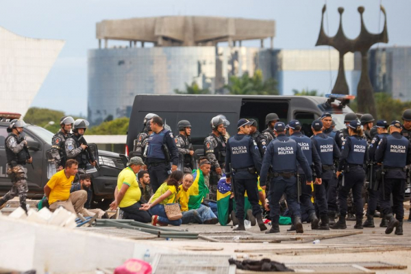 Thủ đô Brazil thất thủ, người biểu tình tràn vào phá hoại dinh tổng thống  - 4