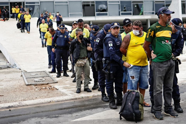 Thủ đô Brazil thất thủ, người biểu tình tràn vào phá hoại dinh tổng thống  - 6