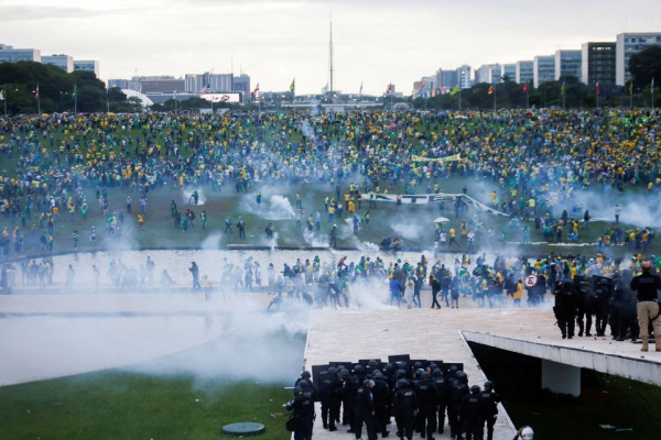 Thủ đô Brazil thất thủ, người biểu tình tràn vào phá hoại dinh tổng thống  - 9