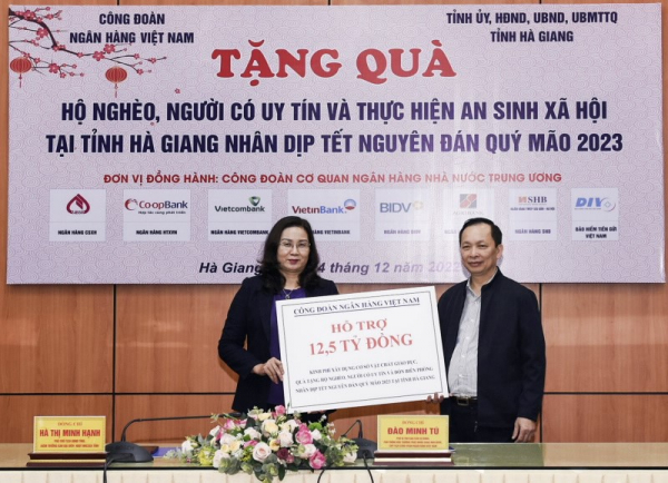 SHB cùng Ngân hàng Nhà nước mang Tết sớm đến với Hà Giang -0