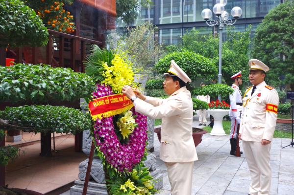 Đảng ủy Công an Trung ương, Bộ Công an dâng hương tưởng niệm Chủ tịch Hồ Chí Minh -0