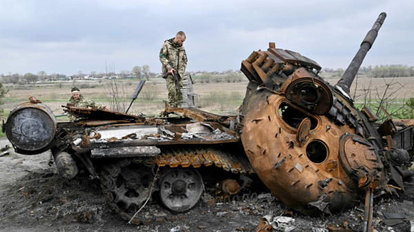 Ukraine vừa tố EU cấp vũ khí "hết hạn", Pháp lại giục Đức cấp siêu tăng Leopard