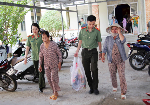 San sẻ khó khăn cùng bà con Sóc Trăng, Bạc Liêu những ngày giáp Tết -1