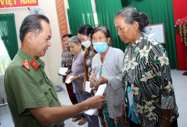 San sẻ khó khăn cùng bà con Sóc Trăng, Bạc Liêu những ngày giáp Tết -1