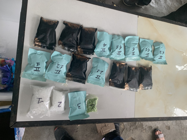 Hải quan Quảng Trị chủ trì bắt 8 đối tượng nhập cảnh mang theo gần 6 kg ma túy -0