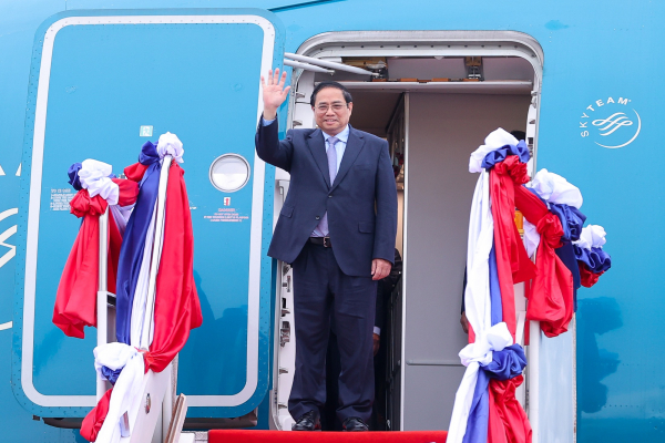 Những hình ảnh đầu tiên của Thủ tướng tại Lào -0